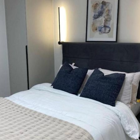 Modern 1-Bed Apartment In Buckinghamshire With Free Wifi, Parking & Garden High Wycombe Exterior foto