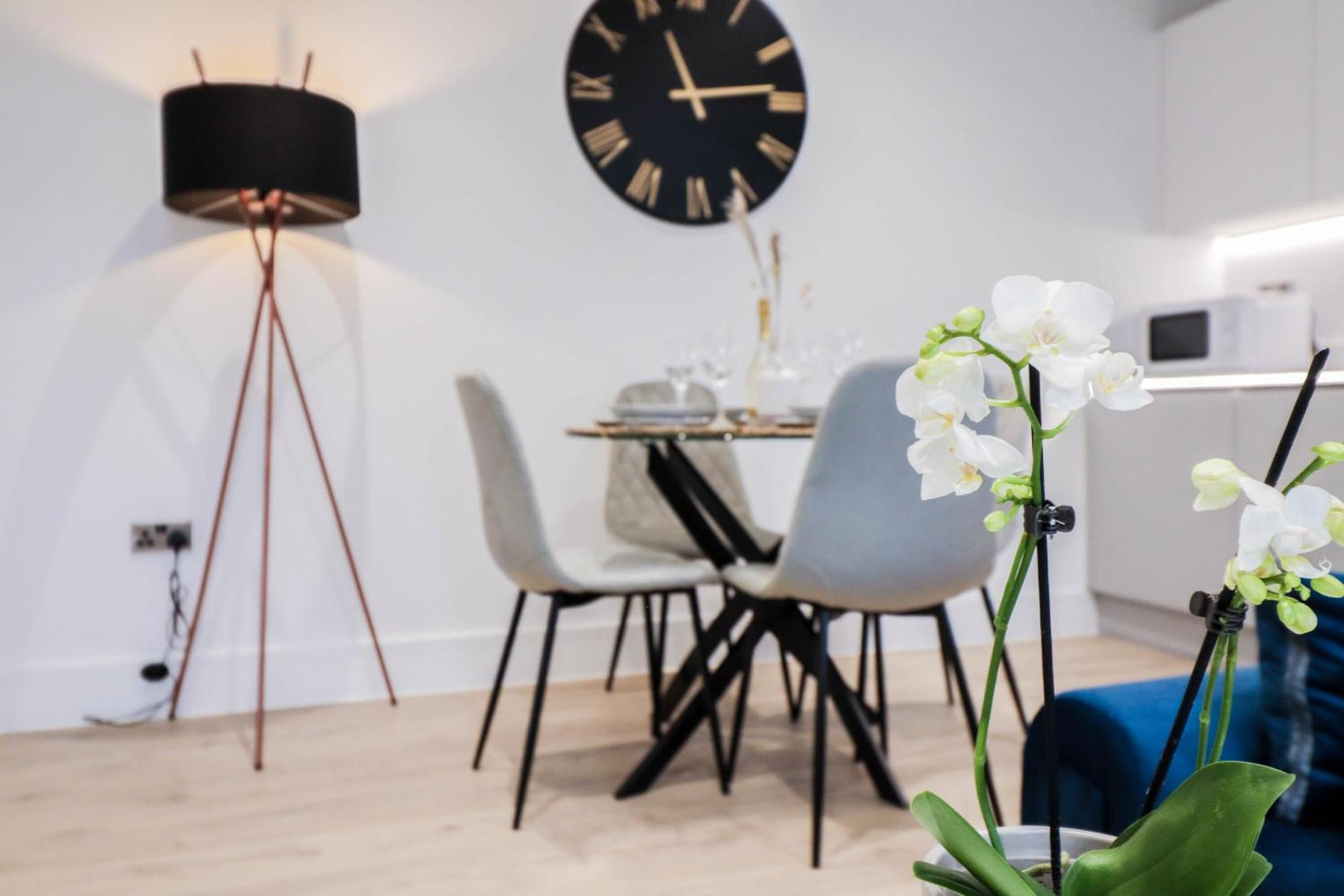 Modern 1-Bed Apartment In Buckinghamshire With Free Wifi, Parking & Garden High Wycombe Exterior foto