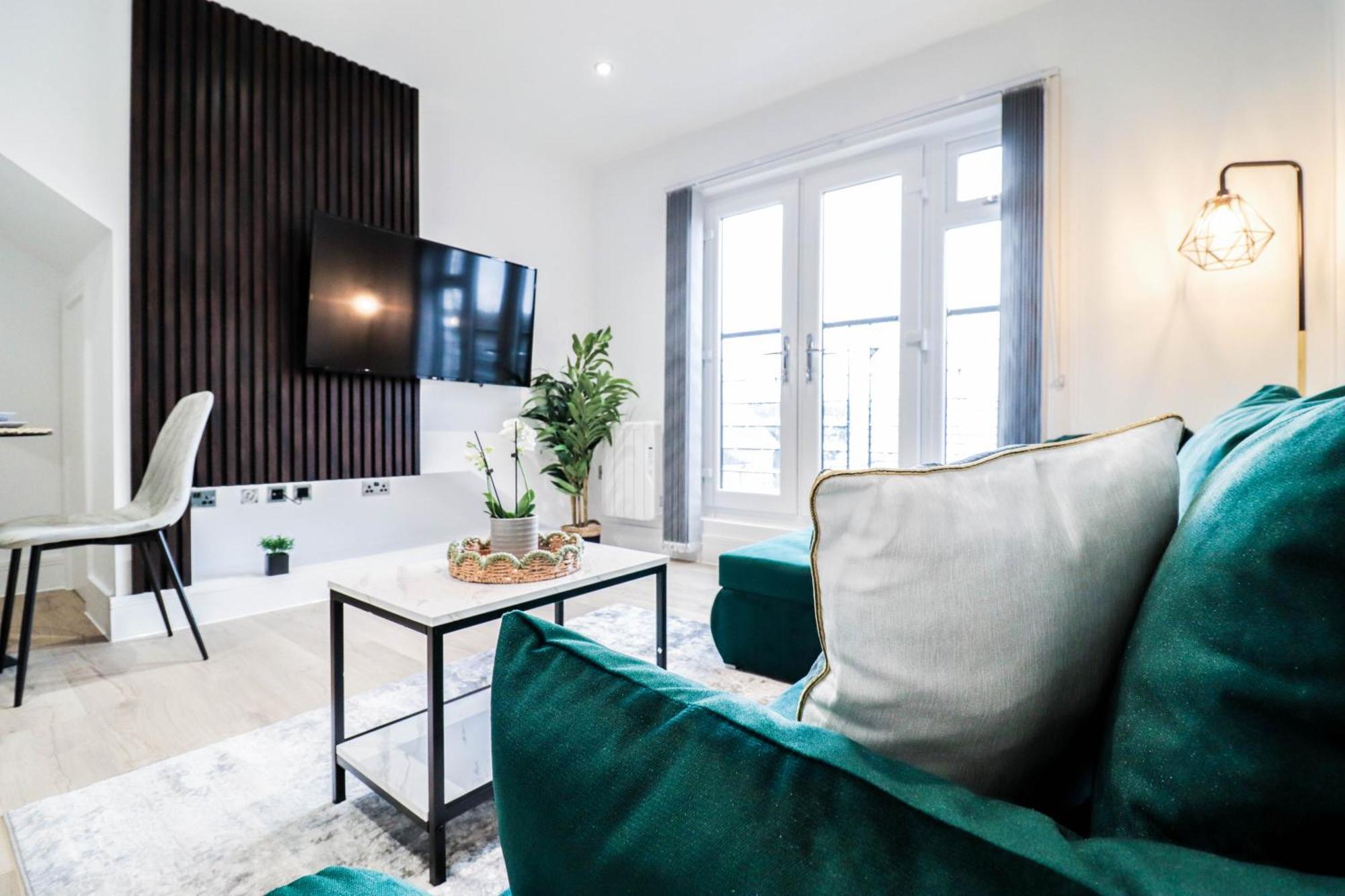 Modern 1-Bed Apartment In Buckinghamshire With Free Wifi, Parking & Garden High Wycombe Exterior foto